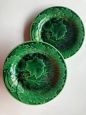 Coppia di piatti liberty barbotine verdi maiolica 