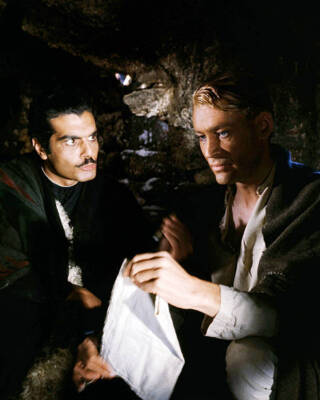 Omar Sharif as Sherif Ali ibn el Kharish and Peter O'Toole as T E - Old Photo