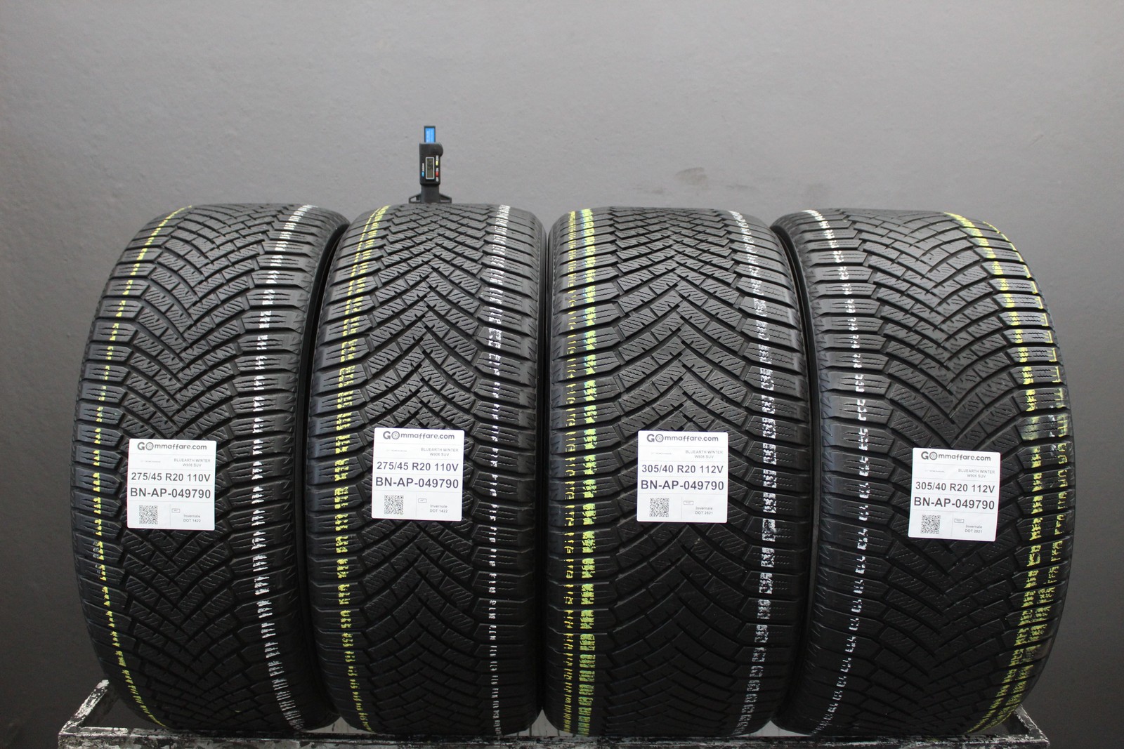 4 Pneumatici Bimisura Ant 275/45R20 Post 305/40R20 Yokohama Bluearth Winter W906