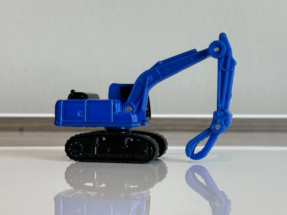 RARE Tomica Tomy Blue Excavator with Grapple PC200-10 NEW - Image 3 of 3