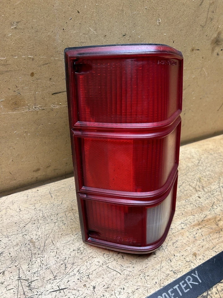 86-92 Jeep Comanche MJ OEM водитель LH задний фонарь левая сторона (очень хорошо!) - Изображение 2 из 4