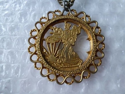lADY LIBERTY RAFAELIAN PENDANT NECKLACE GOLD TONE COSTUME JEWELRY VTG neocurio - Picture 2 of 10