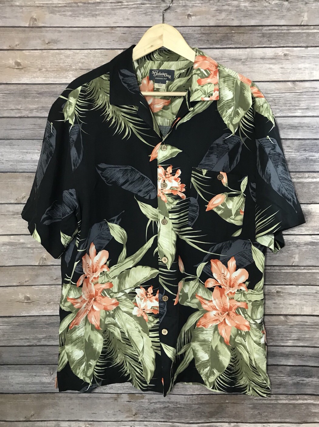 St Johns Bay Mens Medium Hawaiian Caribbean Butto… - image 1