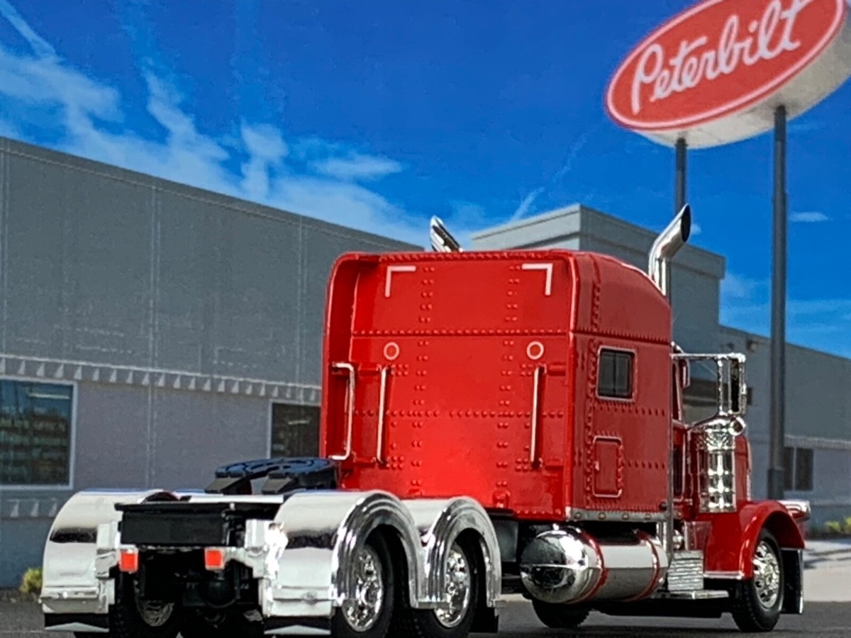 1/64 DCP RED PETERBILT 389 W/ 70