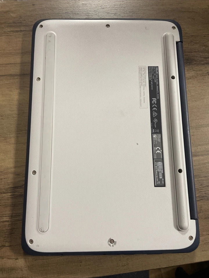 Asus Chromebook C202S 11.6" 16GB 4GB Ram PC White/blue. * Faulty* W24-cd03 - Image 2 of 4
