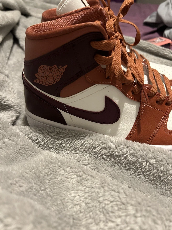 Talla 8 - Air Jordan 1 Mid Dusty Peach W Foto 2 de 3