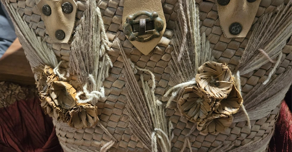 Bolso de mano cesta de paja tejido vintage con detalles florales y hojas bordados, Foto 4 de 4