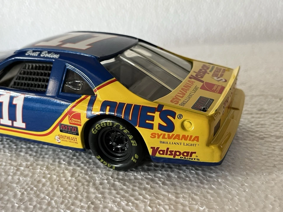Литая модель Revell 1991 Ford Thunderbird No11 Brett Bodine NASCAR 1:24 Lowe's - Изображение 3 из 4