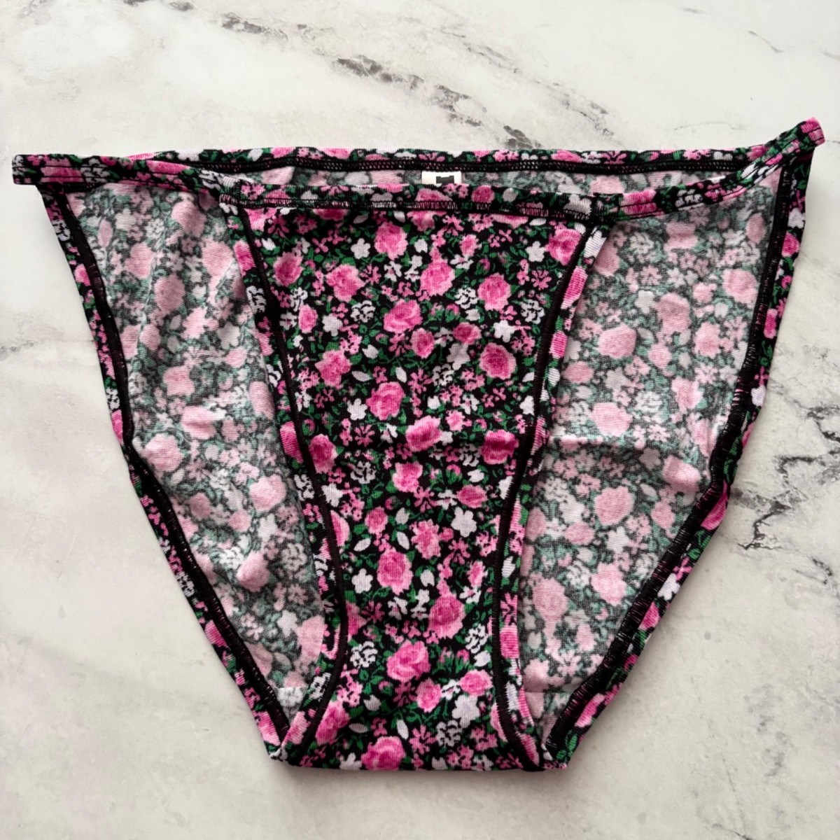 Culotte String Victoria's Secret En Soie - Taille M/6, Couleur Magenta, Dentelle, Vintage, Neuf Sans étiquette