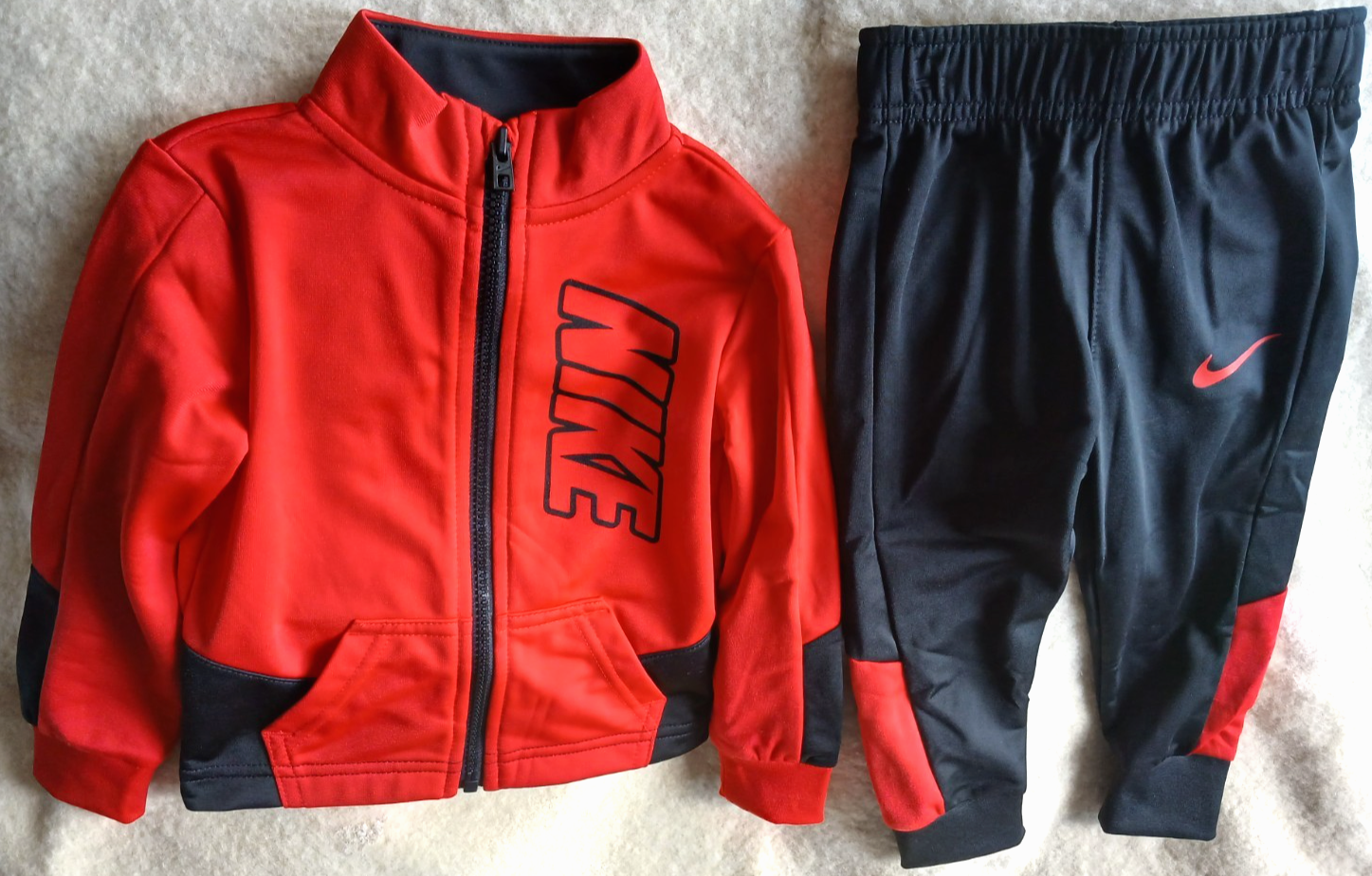 SACAI X NIKE NIKE TUTA PISTA ROSSA E NERA GIACCA E PANTALONI TAGLIA 2T NUOVA CON ETICHETTE