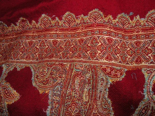 Vintage Shawl 100% Kashmiri Wool Red SWI 78”X41” Reversible Excellent Condition - Picture 11 of 14