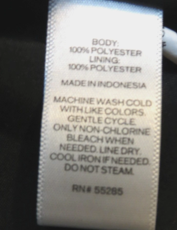 Camisa Express Mujer Pequeña Camiseta sin Mangas Negra Blanca Geométrica Correa de Espagueti Forrada Foto 3 de 4