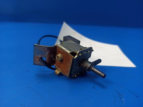 Jaguar XJS 1985 Vacuum valve AISIN PUM33003 - Picture 7 of 10
