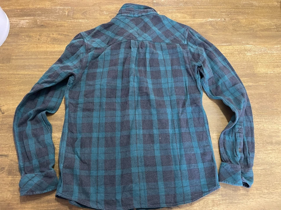 KAVU 男式衬衫,尺寸 S,绿色黑色,格子,纽扣长袖 — 第 2/4 张图片