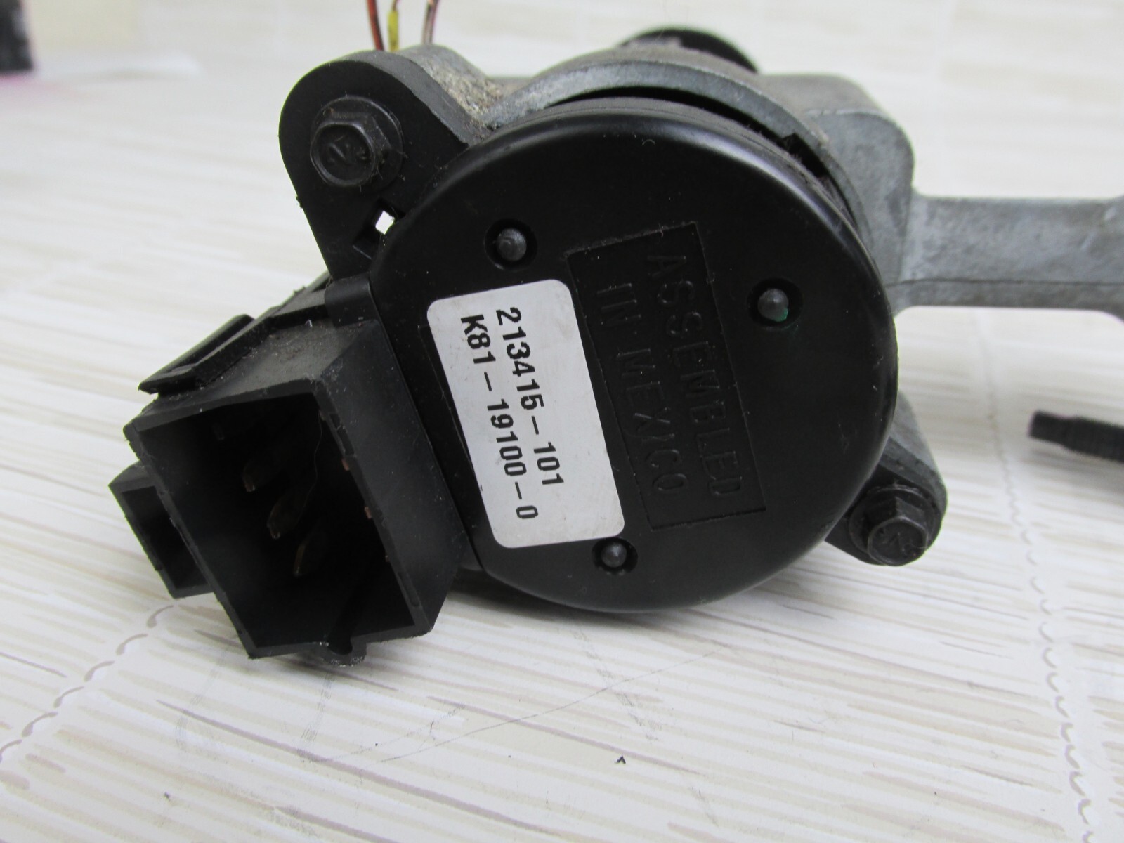 20022007 Saturn VUE Ignition Lock Cylinder Switch Assembly with Key eBay