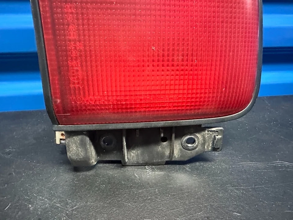 Luz trasera lateral derecha Toyota RAV4 RAV 96-97 4 pasajero lámpara de freno derecha OEM *leer* Foto 4 de 4