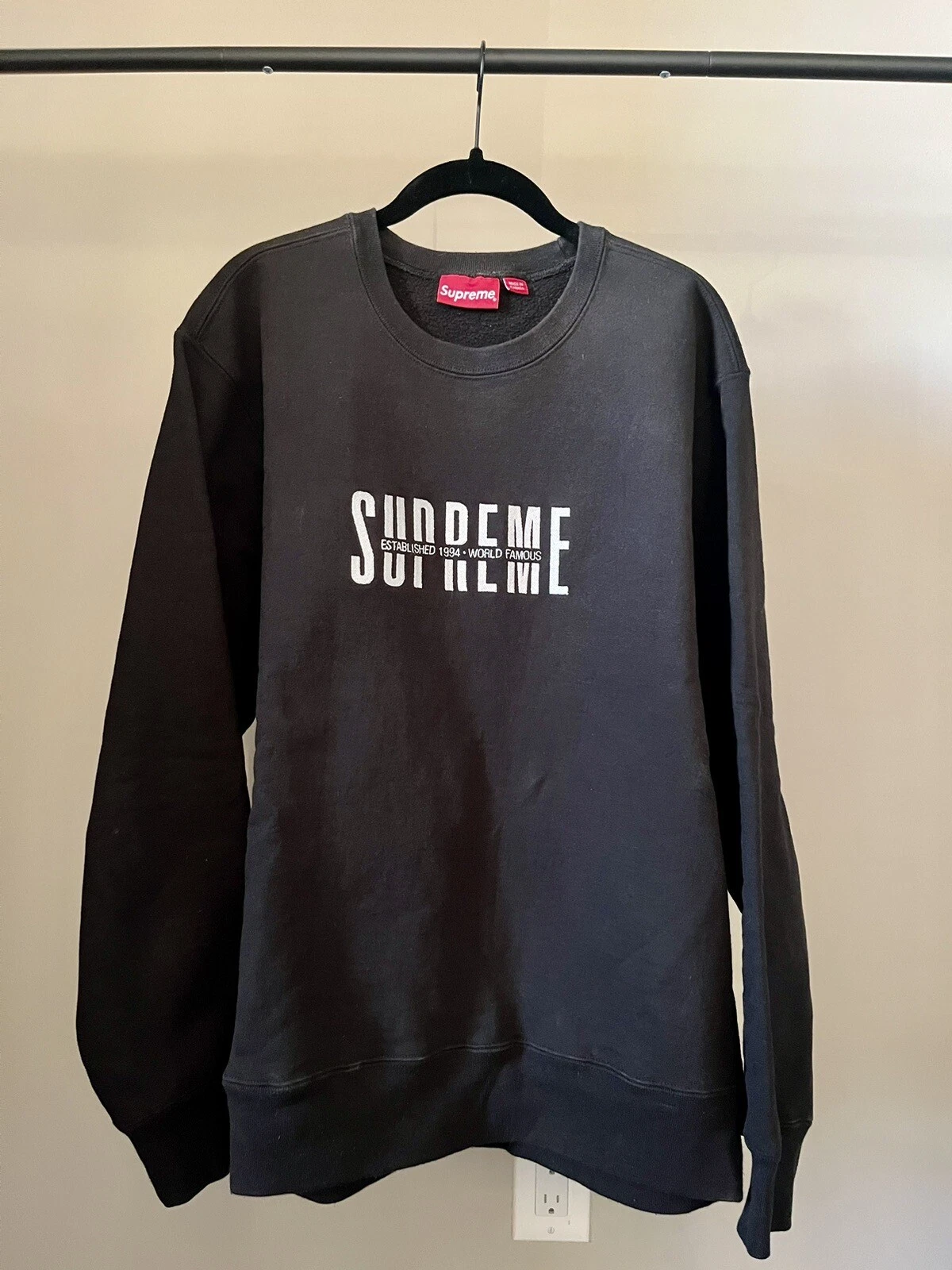 Crewneck Supreme World Famous   Noir   Large