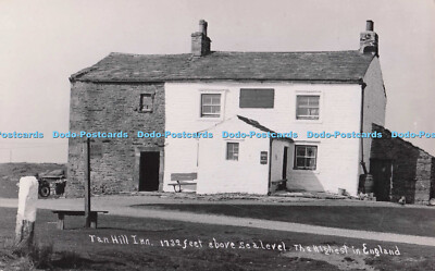 R696810 Tan Hill Inn. 1732 Fuß über dem Meeresspiegel. The Highest in England