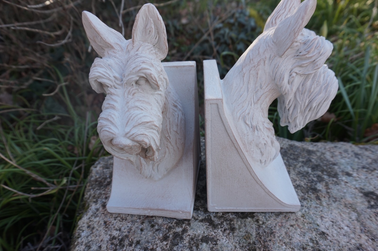 Chien terrier figurine serre-livre en résine noire de 19 cm de hauteur