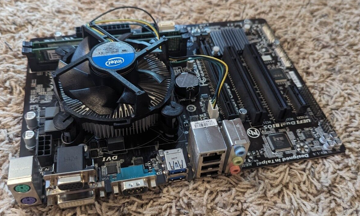 CPU メモリ付き　GIGABYTE　GA-P55A-UD4 LGA1156 CPU メモリ付き GIGABYTE GA-P55A-UD4 LGA1156 - メルカリ