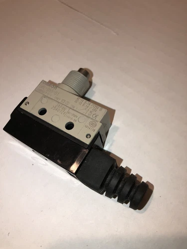 OMRON SHL-D55-01 Limit switch Plunger Type, SPDT, Panel  Brand New