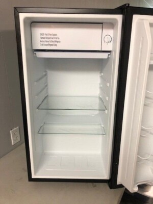 Galanz 93 Mini Refrigerator, Black (GLR33MBKE23) new condition w  warranty