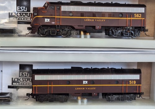 Bowser Executive Line 24062 HO F-7-A/F-7-B Lehigh Valley #562 y #519 con LokSound | Condition: New