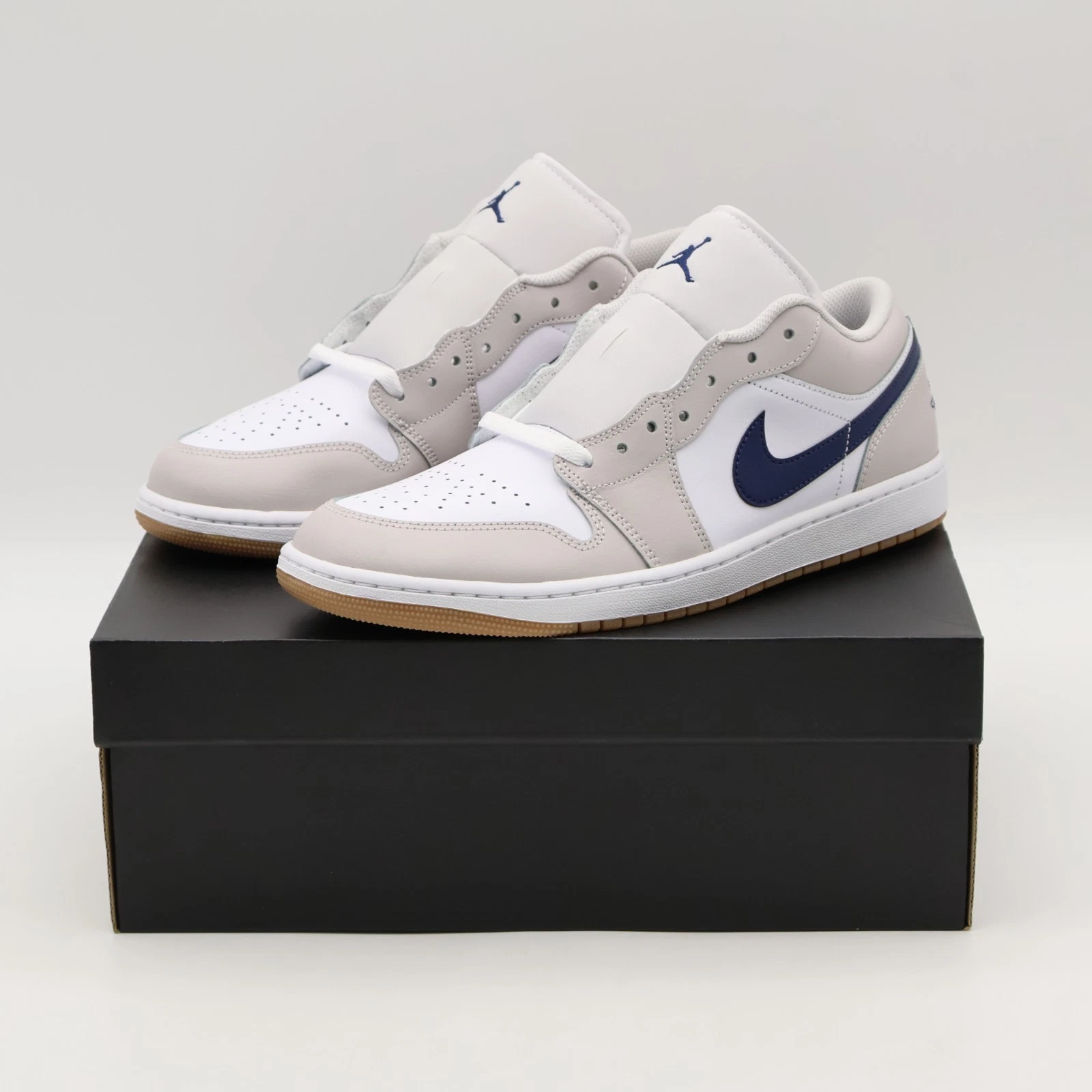 553558-146 Nike Air Jordan 1 Low Georgetown (Men's)
Opens in a new window or tab