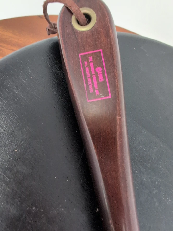 Zapato The Bombay Company latón y madera con cuero colgante 12 pulgadas Foto 3 de 4