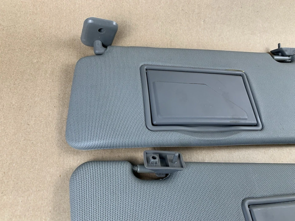 Juego de pares de parasoles grises para conductor y pasajero Suzuki Forenza y Reno 2004-2008 Foto 2 de 4