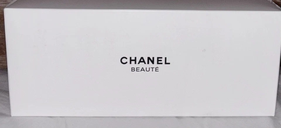 Beauty Chanel NIB GWP Throw Blanket with Pouch 100% Cotton - Image 2 of 4