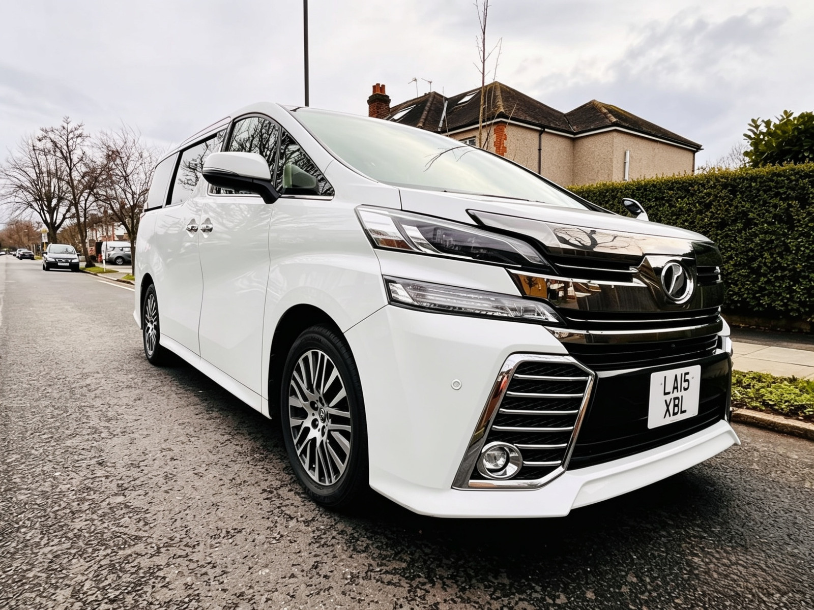 2015 Toyota Vellfire 3.5 V6 ENGINE PETROL , SUNROOF, HEATED SEATS, 360 CAM