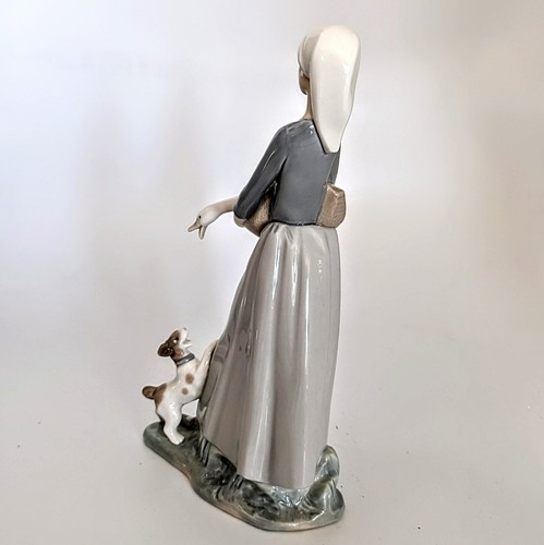 Lladro Girl With Goose and Dog Matte Porcelain Figurine # 4866 11" - Picture 5 of 10
