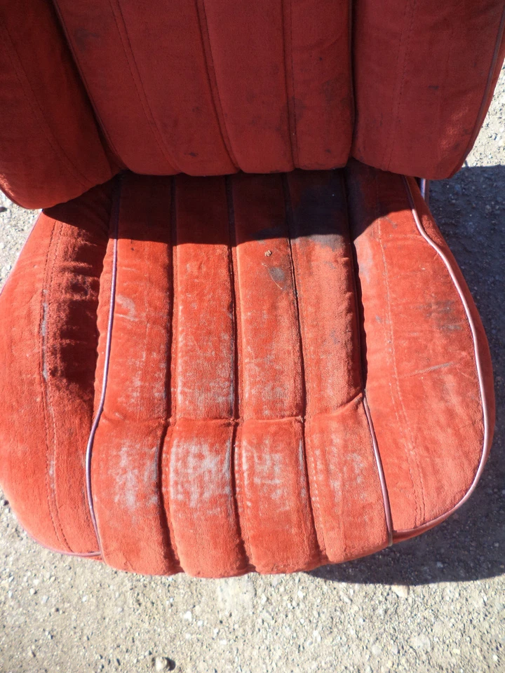 1973 -1981 Pontiac Firebird Bucket Seats with Tracks LOCAL PICK UP ONLY Foto 4 de 4