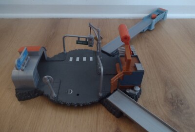 Hot Wheels Monster Jam Crash und Smash Stadium motorisiertes Spielset.