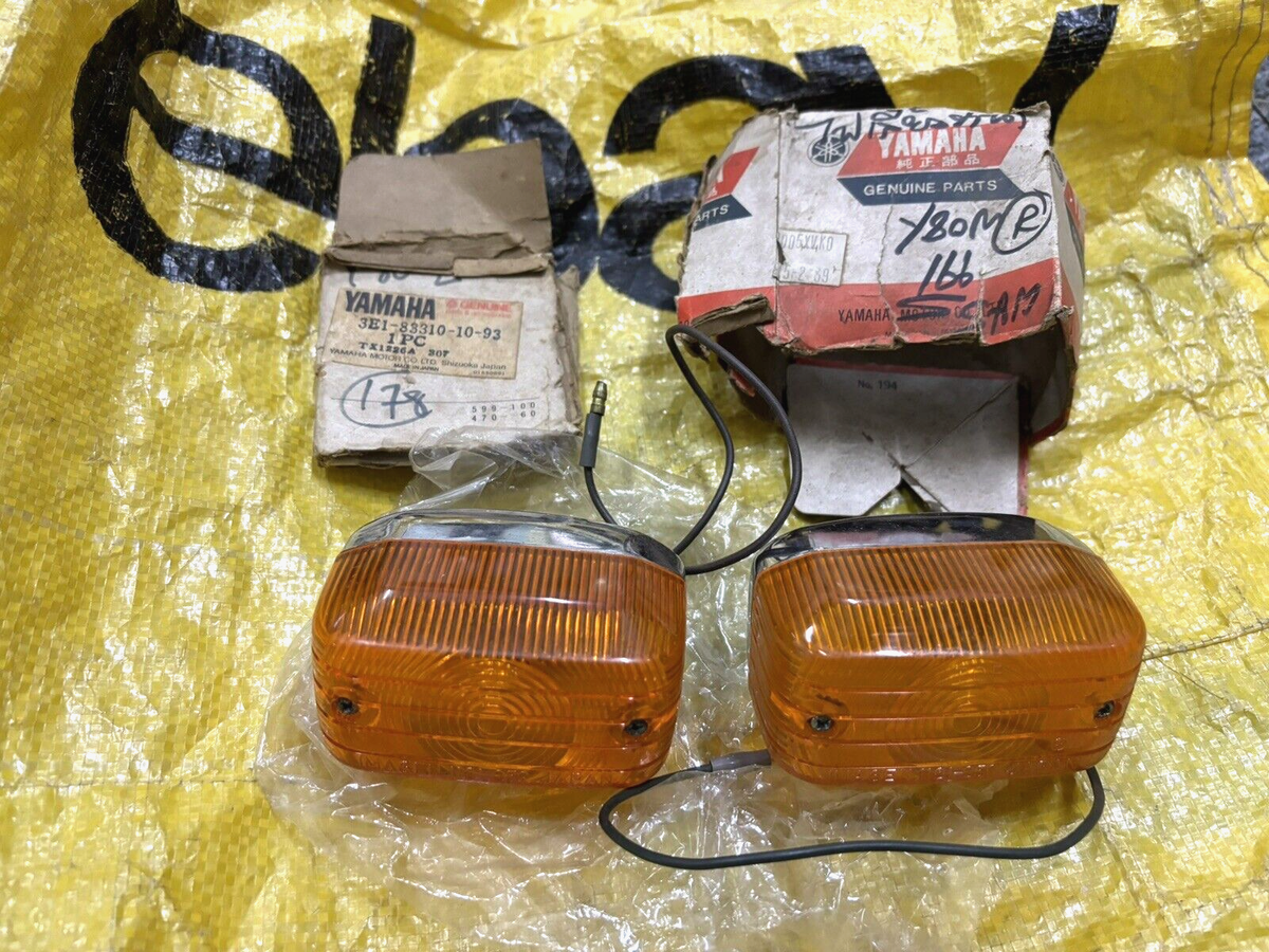 激レア！YAMAHA純正ウィンカーASSEY「369-83310-k0-93」 Yamaha V50 V75 V80 V90 Y80 L/R Front Flasher Winker NOS 3E1-83310