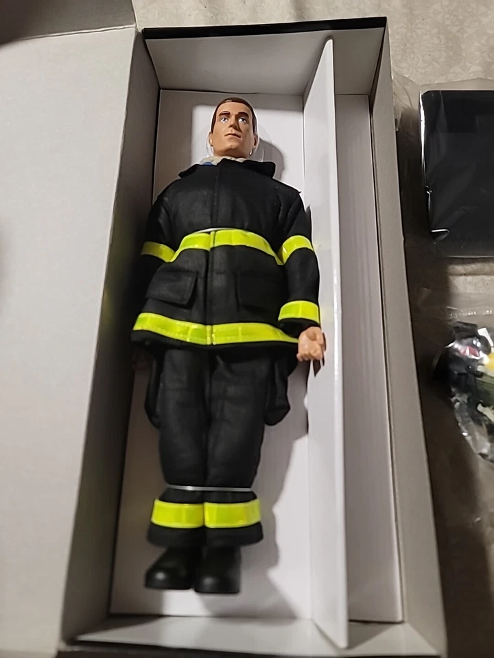 Figura 1/6 ERTL Collectibles Real Heroes TOP JAKE BOMBERO Foto 2 de 4