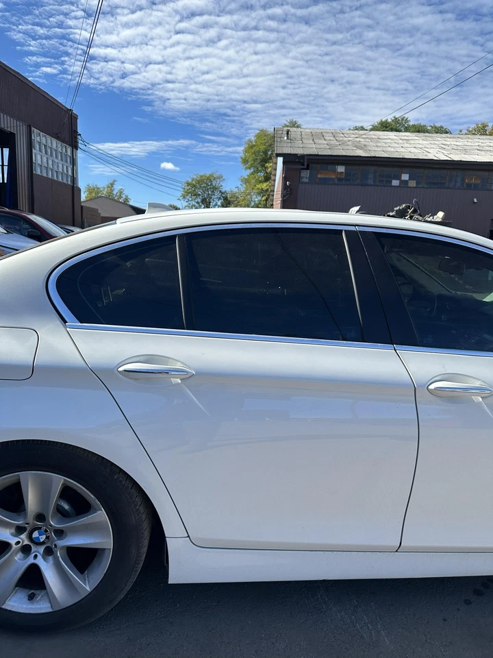 Used Rear Right Door Assembly Rear Side fits: 2012 Bmw 528I electric green tint Foto 4 de 4