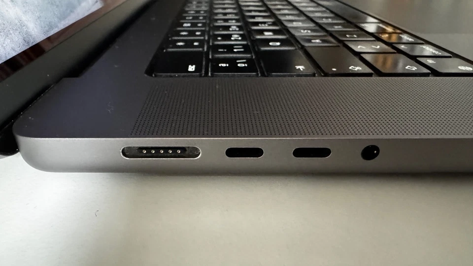 Apple MacBook Pro 16" M1 Max · 64GB · 1TB, foto 3 de 5