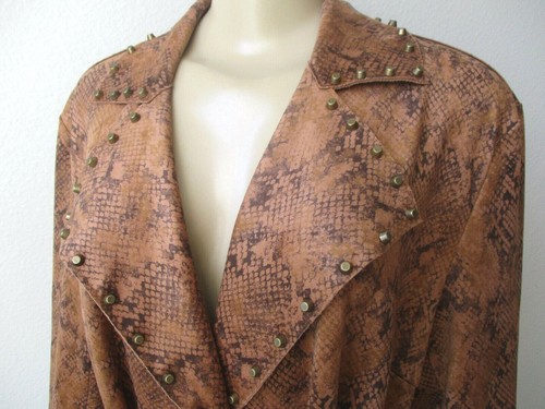 TRENCH COAT SHERYL CROW FINTA PELLE SCAMOSCIATA SERPENTE O STAMPA FLOREALE BORCHIATO - NUOVO CON ETICHETTE - Foto 19 di 36