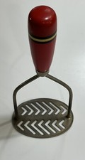 De colección A&J Patata Verdura Triturador Madera Roja Mango Madera Ovalado Chevron Cara EE. UU.