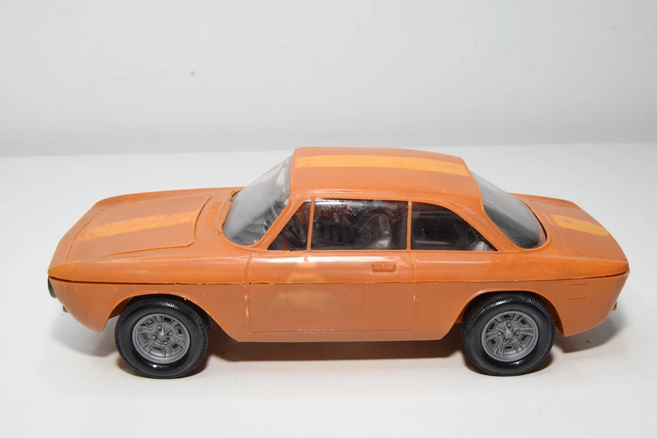 B40 1:20?? +/-22CM POCHER LUNGO ALFA ROMEO 1750 GT BERTONE ARANCIONE ECC. COND. - Immagine 2 di 4