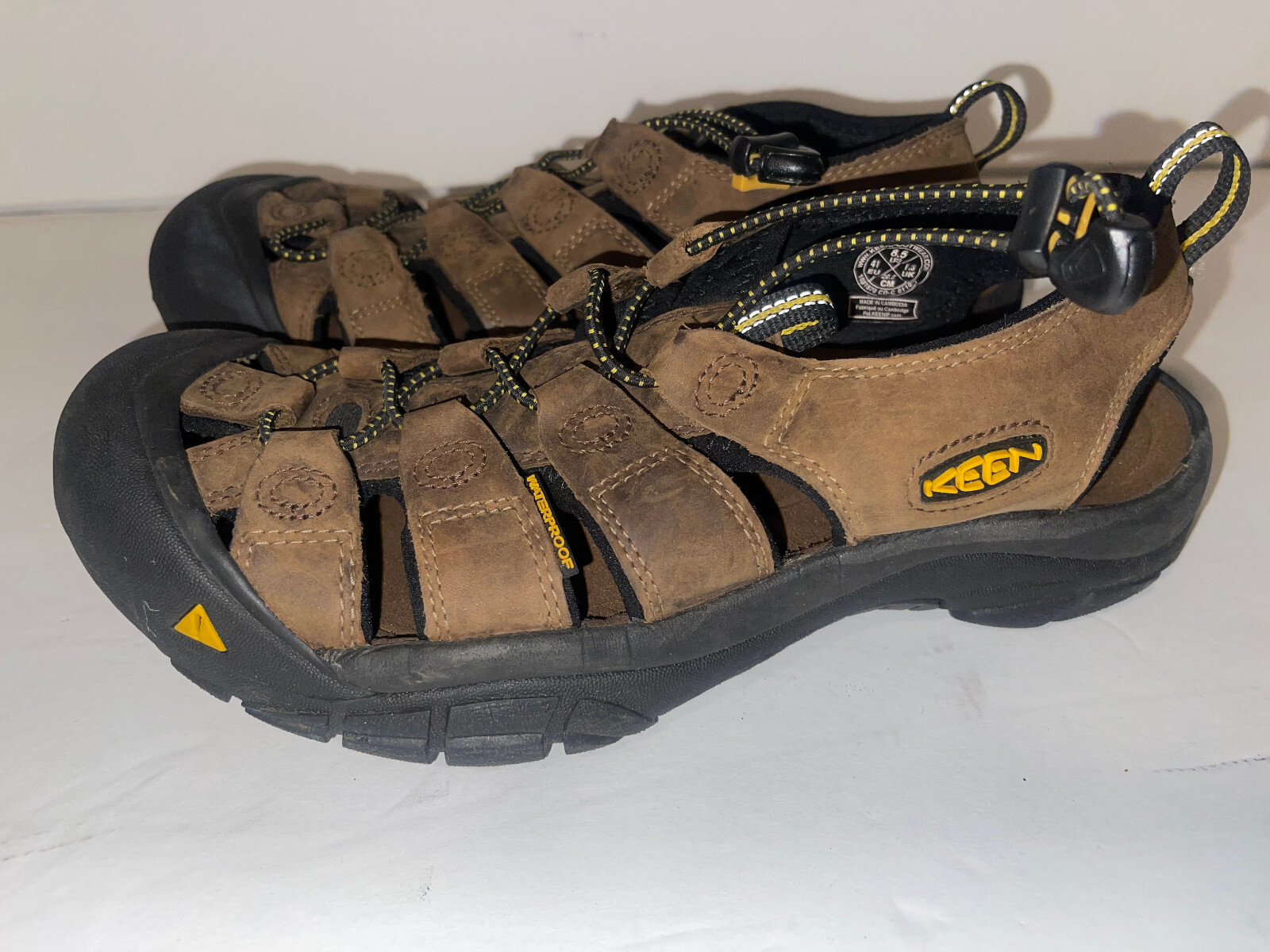 Sandali sportivi Keen Newport da uomo in pelle impermeabili taglia 8 5 marroni
