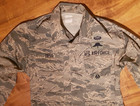 Chemise de campagne US Air Force ABU Tigerstripe taille US 36S avec beaux patchs