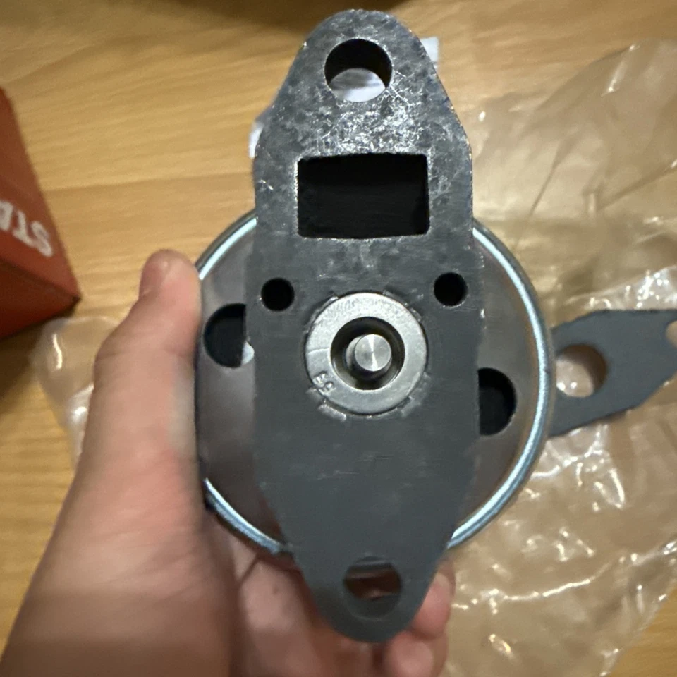 EGR Valve  Standard Motor Products  EGV733 - Image 4 of 4