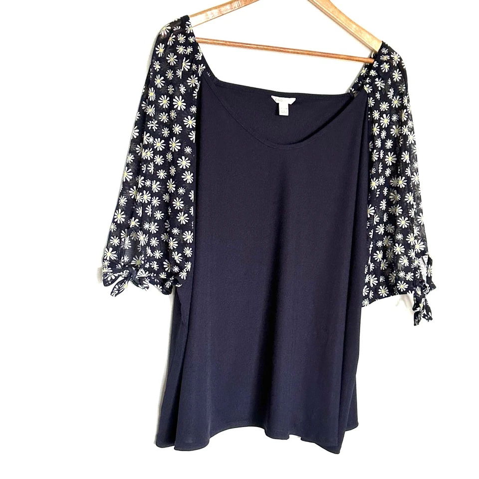 Camisa para mujer Cato Plus talla 26/28W azul marino estampado margarita manga top ligero Foto 2 de 4