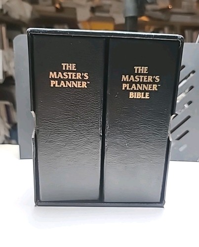 📖 The Master’s Planner & Bible Set in Case – Christian Edition