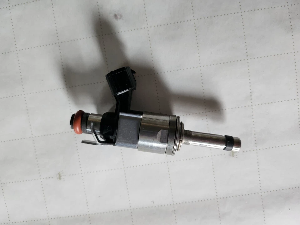 8X, inyectores de combustible de alto rendimiento Ford Mustang 2018-21 5,0 L 10 % sobre stock Foto 3 de 4