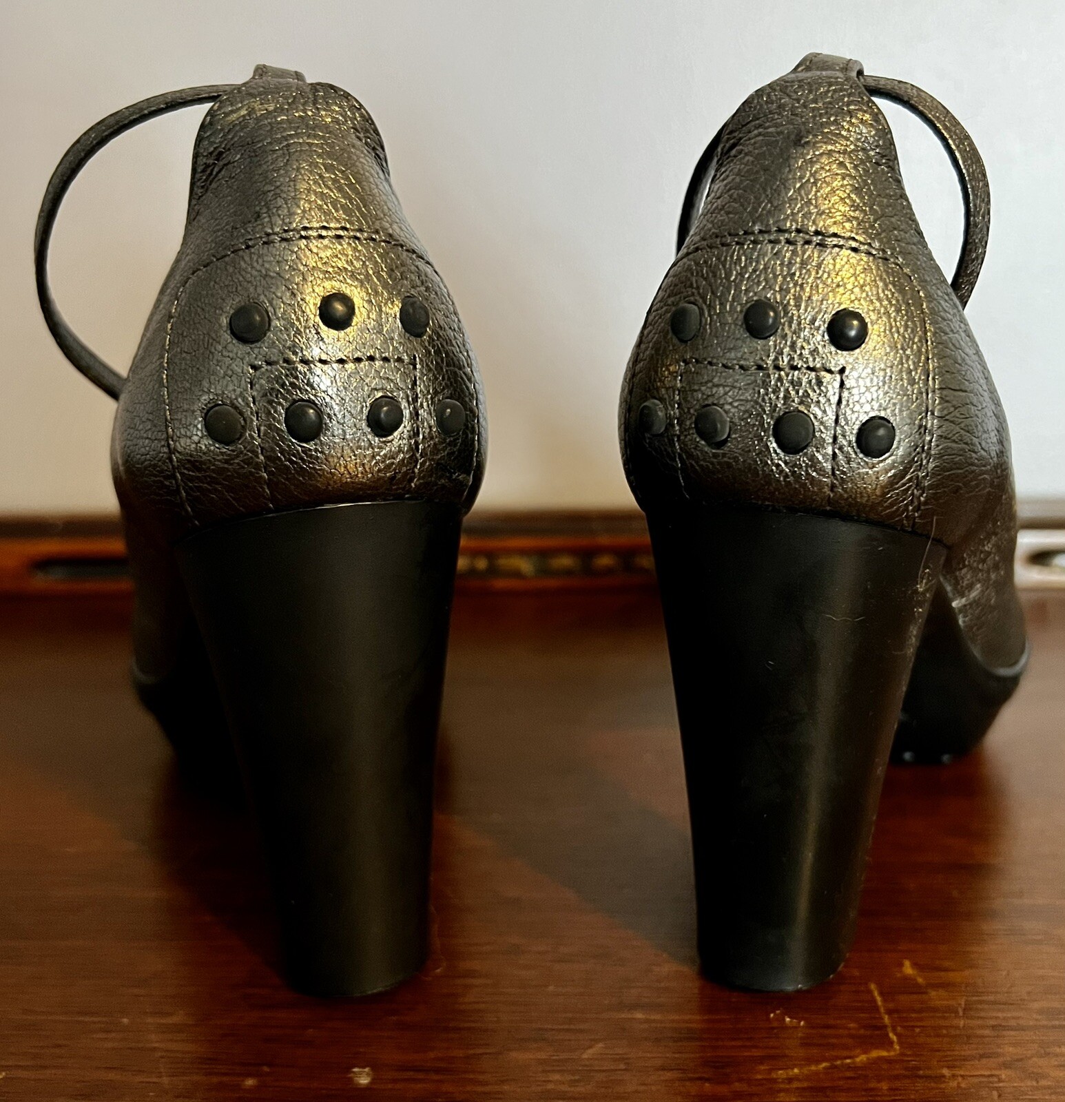 TOD'S Italy Metallic  Silver Ankle Strap Pumps Size 39 / US 9 image 7