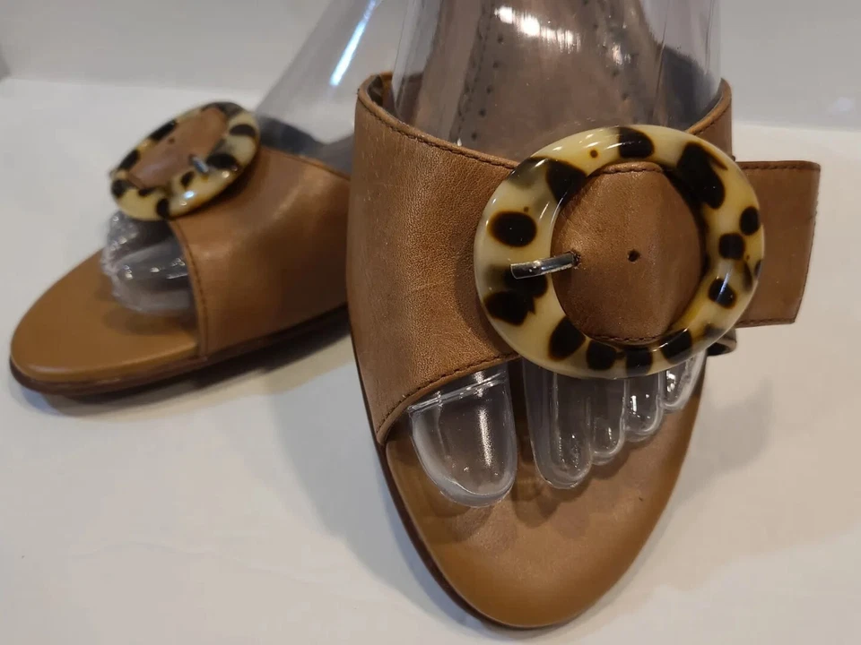 Sandalias Naturalizer 8.5 Animal Print Hebilla Cuero Deslizable Marrón Caramelo Usadas en Excelente Condición Foto 3 de 4